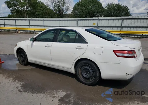2011 Toyota Camry Base z USA, uszkodzony, nr VIN 4T1BF3EK8BU758050